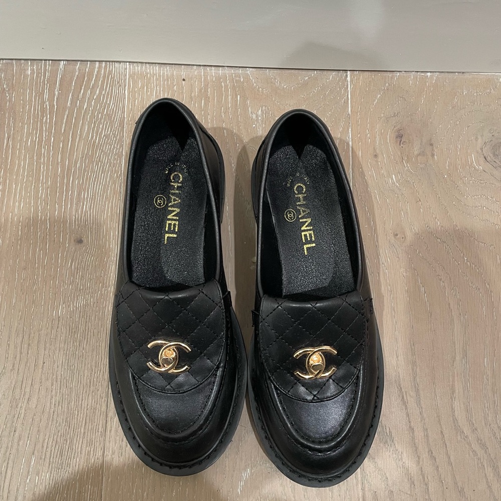 BLACK LOAFERS - QUILTED SIZE 7.5